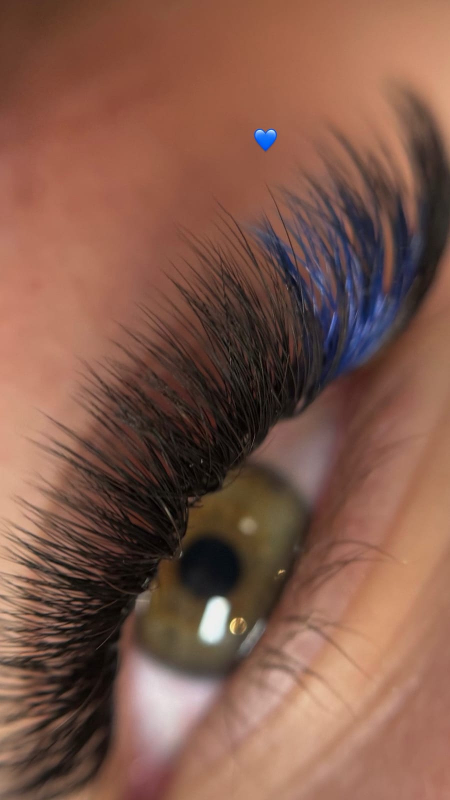 Instagram Beitrag von LashZone SBG – kreatives Lash-Detail